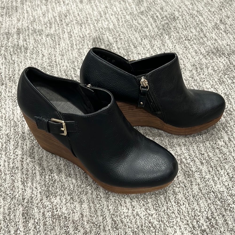 Dr. Scholl’s black wedges size 8